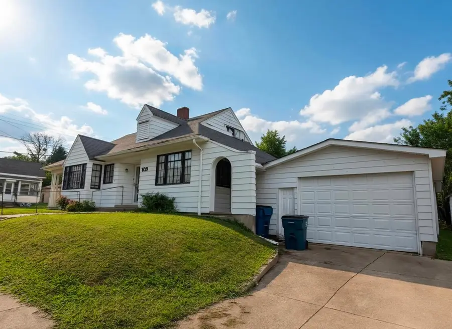 609 Dubois Street, Lawrenceville, IL 62439 - #2