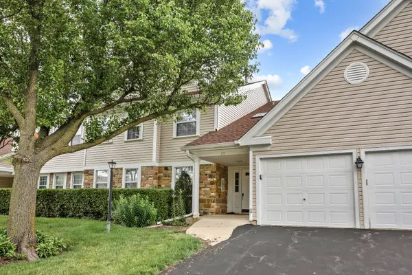 75 Larch Court #D-Z2, Schaumburg, IL 60193