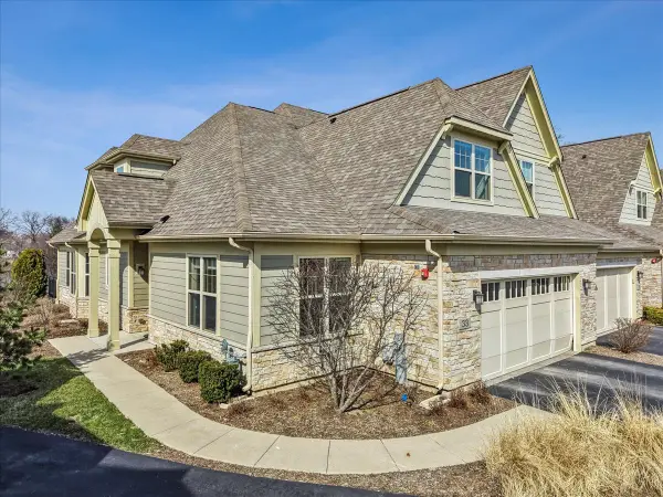 33 Woodland Trail, Lincolnshire, IL 60069