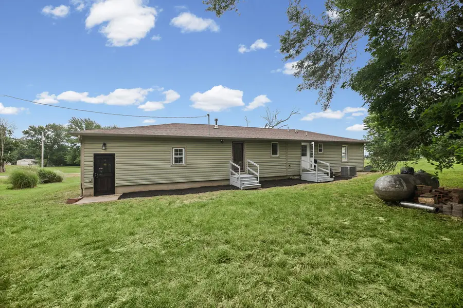 8517 N Cherryville Lane, Mount Vernon, IL 62864 - #3