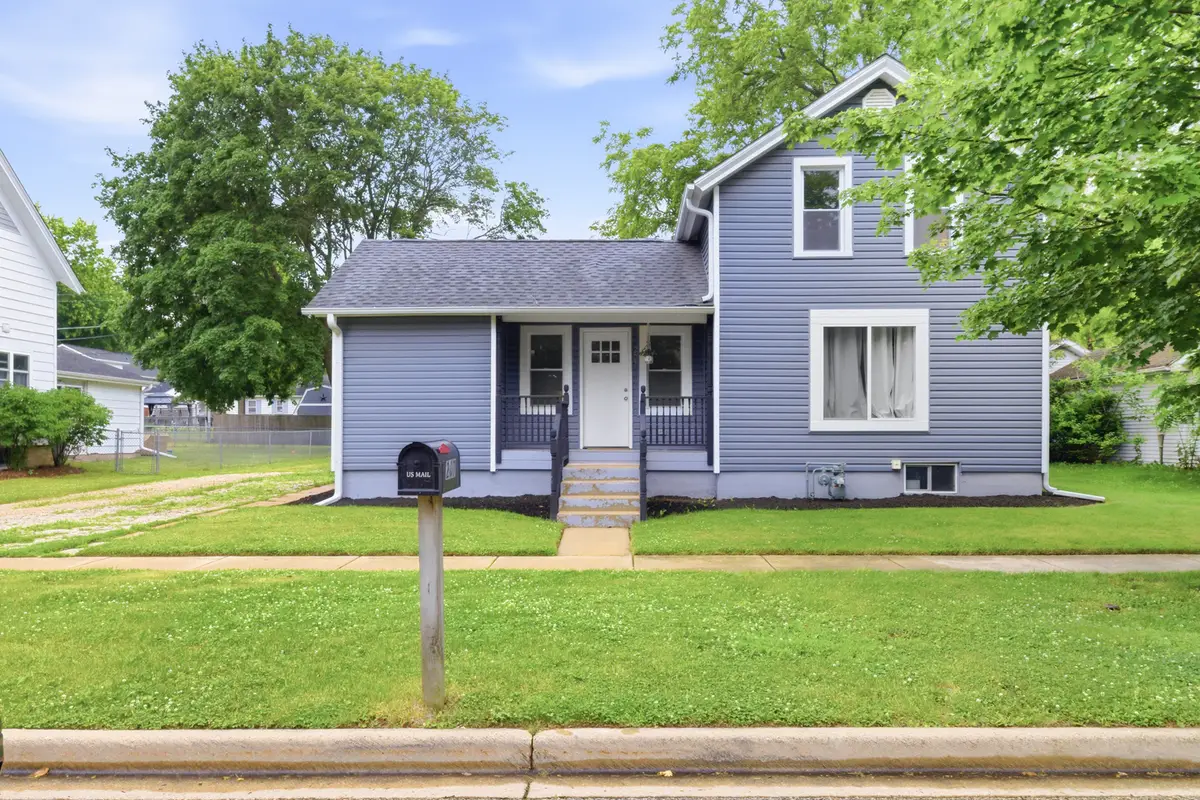 207 E Jefferson Avenue, Hampshire, IL 60140 - #1
