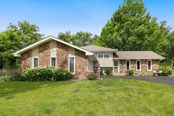 11S560 Whittington Lane, Naperville, IL 60564
