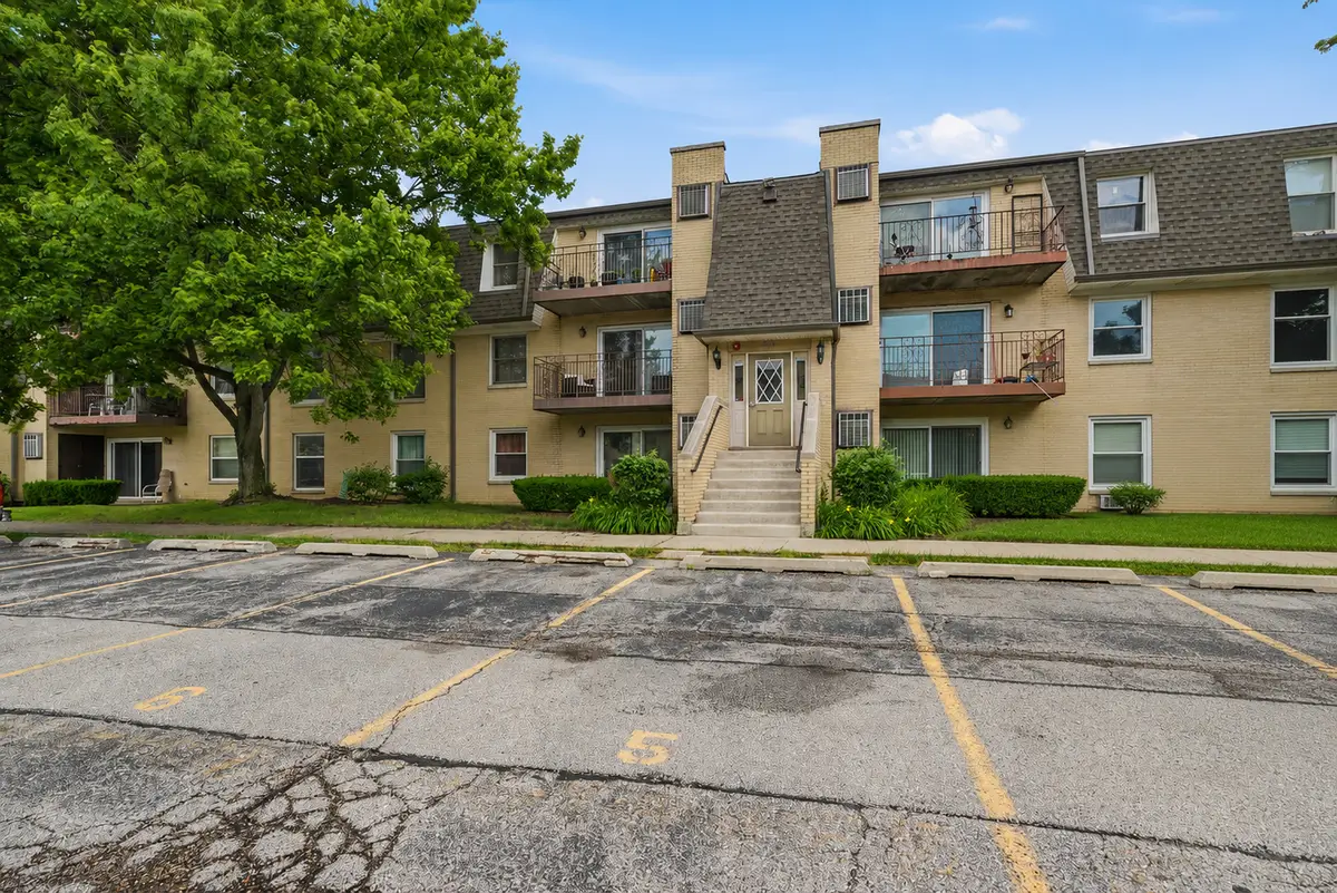 814 N River Road #3B, Mount Prospect, IL 60056 - #1