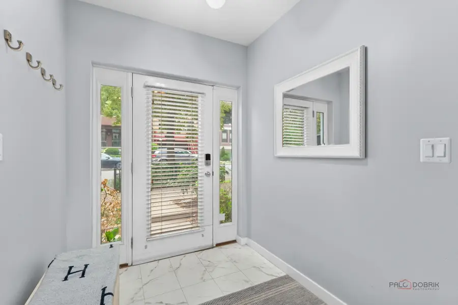 1157 W Newport Avenue #C, Chicago, IL 60657 - #2