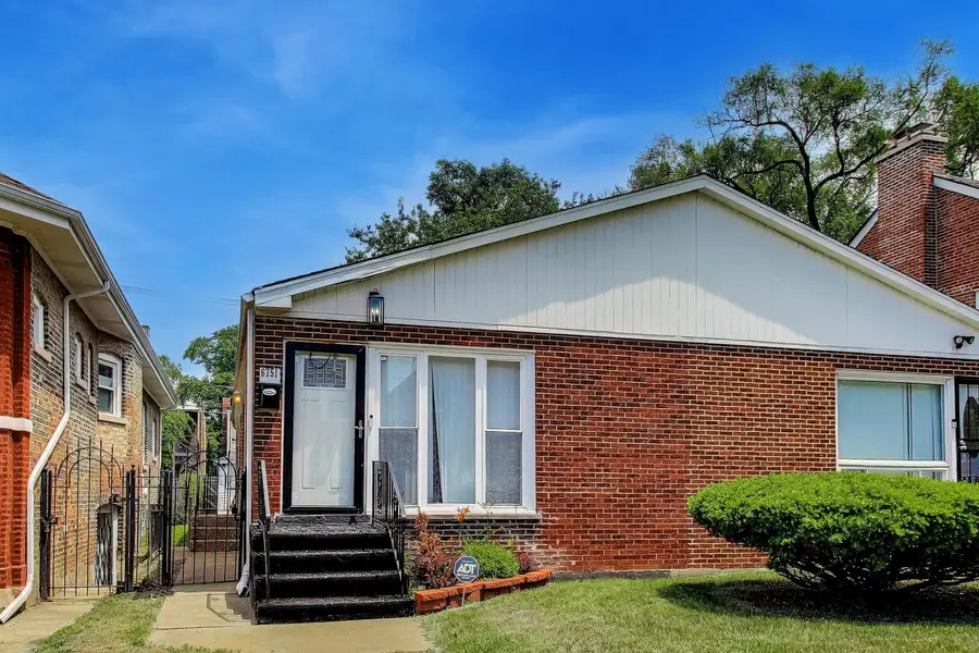 6751 S Saint Lawrence Avenue, Chicago, IL 60637 - #3