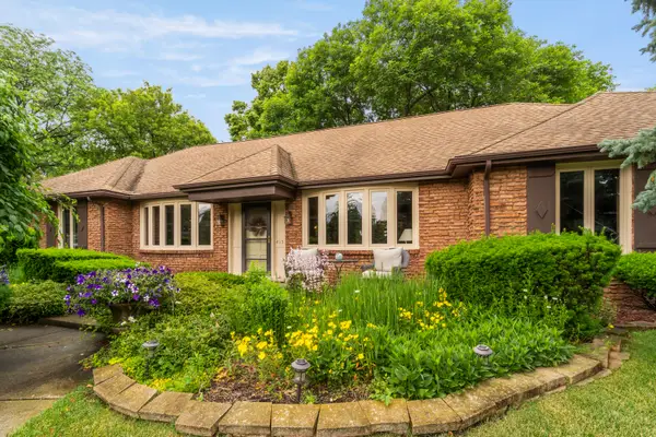 415 N Shepherd Hill Lane, McHenry, IL 60050