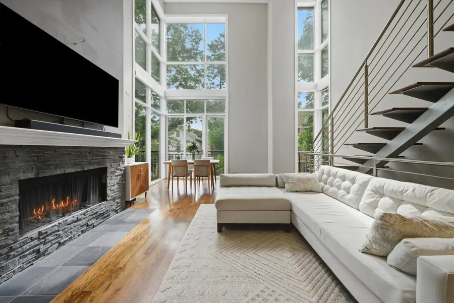 2062 N Leavitt Street #2, Chicago, IL 60647 - #3