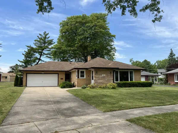 1431 E Emmerson Lane, Mount Prospect, IL 60056