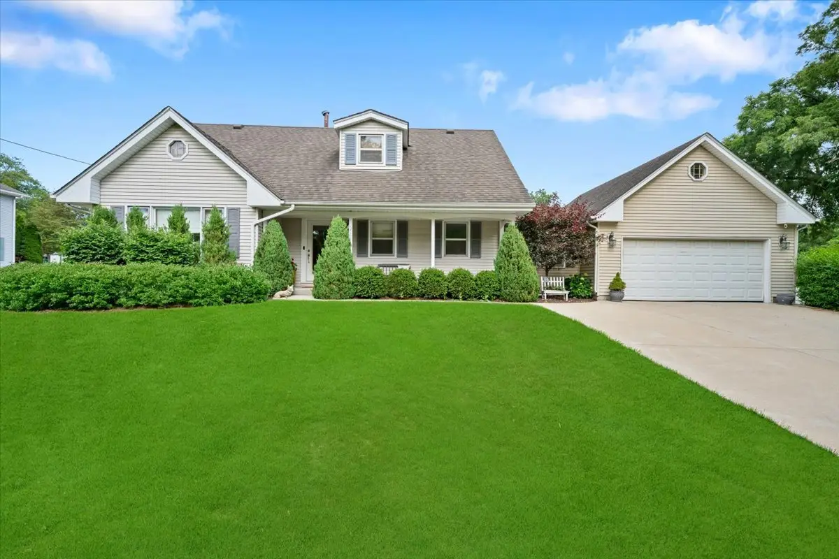 6N477 Salina Avenue, Saint Charles, IL 60174 - #1