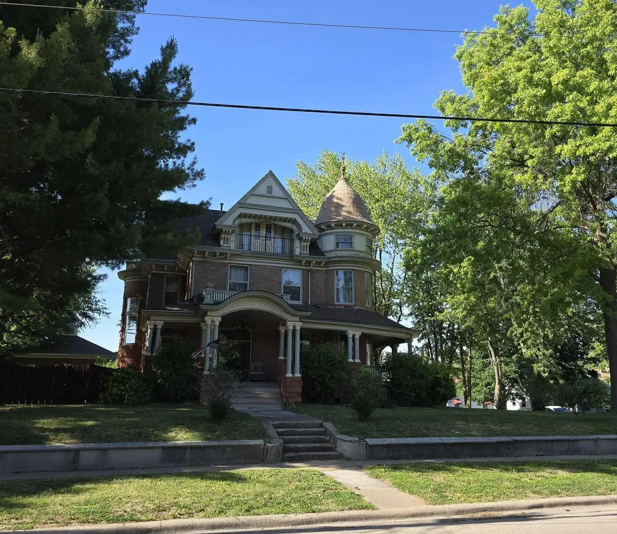 320 E 2nd Avenue, Monmouth, IL 61462 - #1