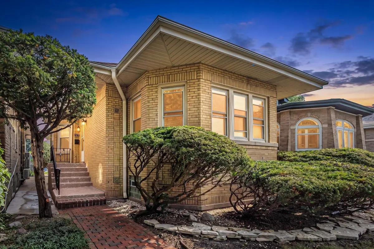 2539 W Morse Avenue, Chicago, IL 60645 - #1