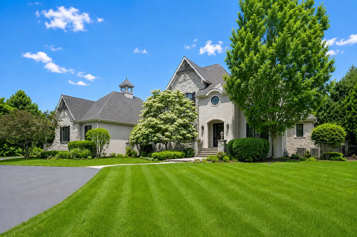 10N618 Manchester Lane, Elgin, IL 60124 - #1