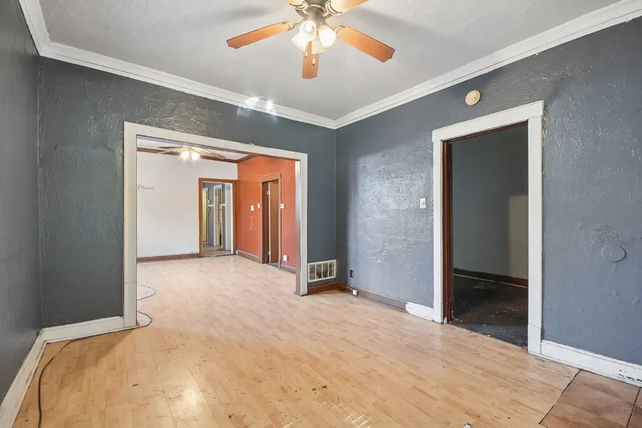 8918 S Woodlawn Avenue, Chicago, IL 60619 - #3