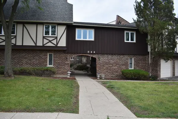 844 Village Quarter Road #B5, West Dundee, IL 60118