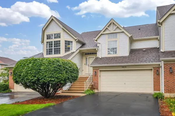 120 Ione Drive #B, South Elgin, IL 60177