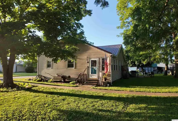 213 W South, Mt. Sterling, IL 62353