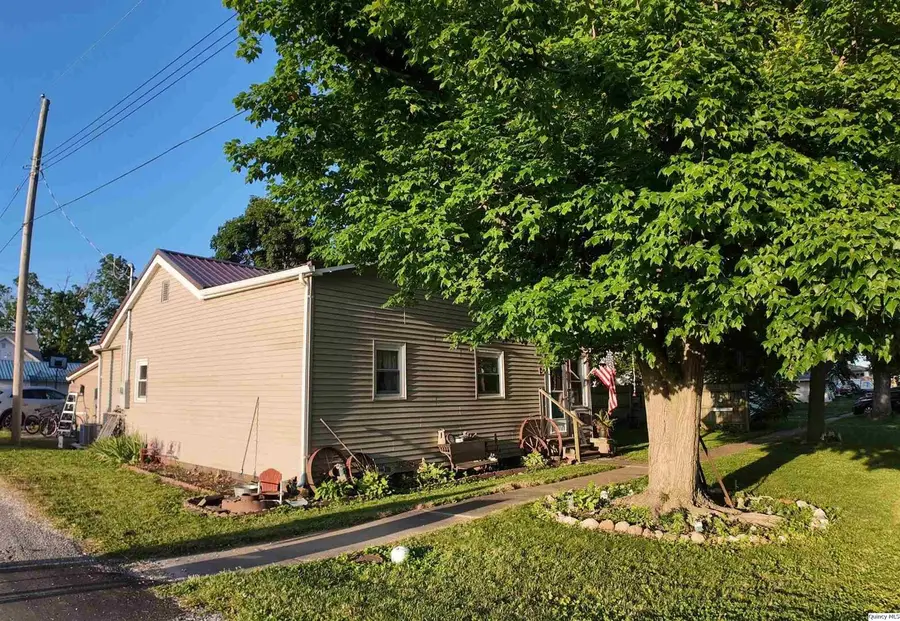 213 W South, Mount Sterling, IL 62353 - #2