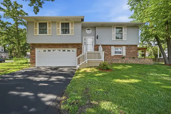 136 Edgewater Drive, Crystal Lake, IL 60014