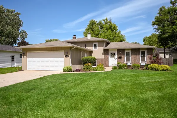 1967 Nottingham Lane, Wheaton, IL 60189