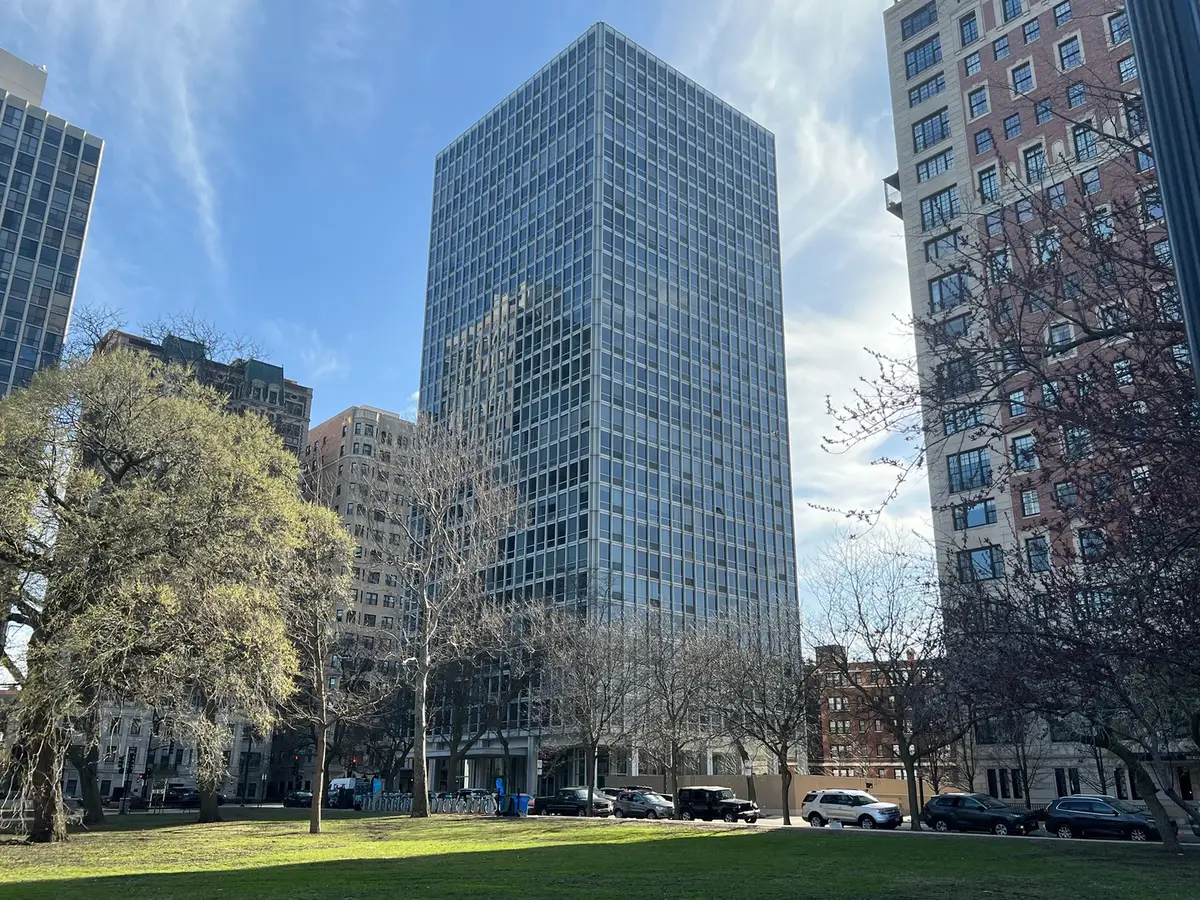 2400 N Lakeview Avenue #402, Chicago, IL 60614 - #1
