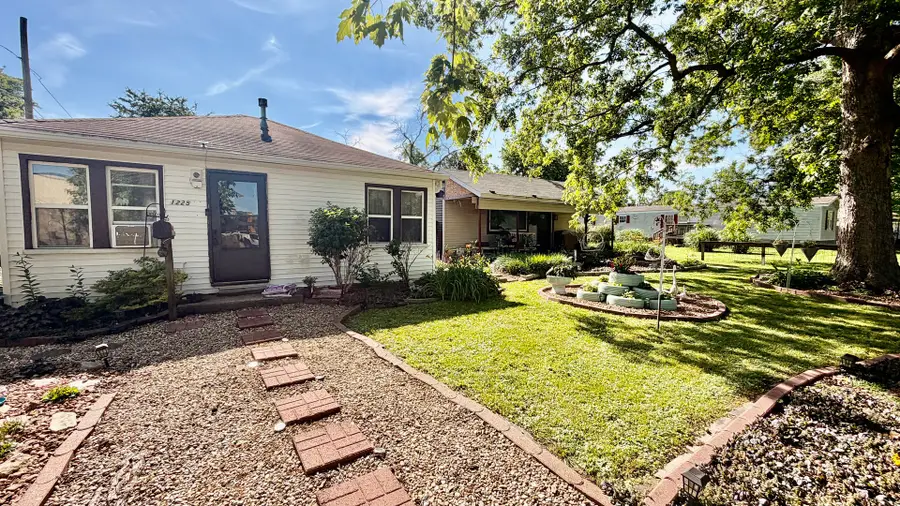 1225 Mckee Street, Centralia, IL 62801 - #3