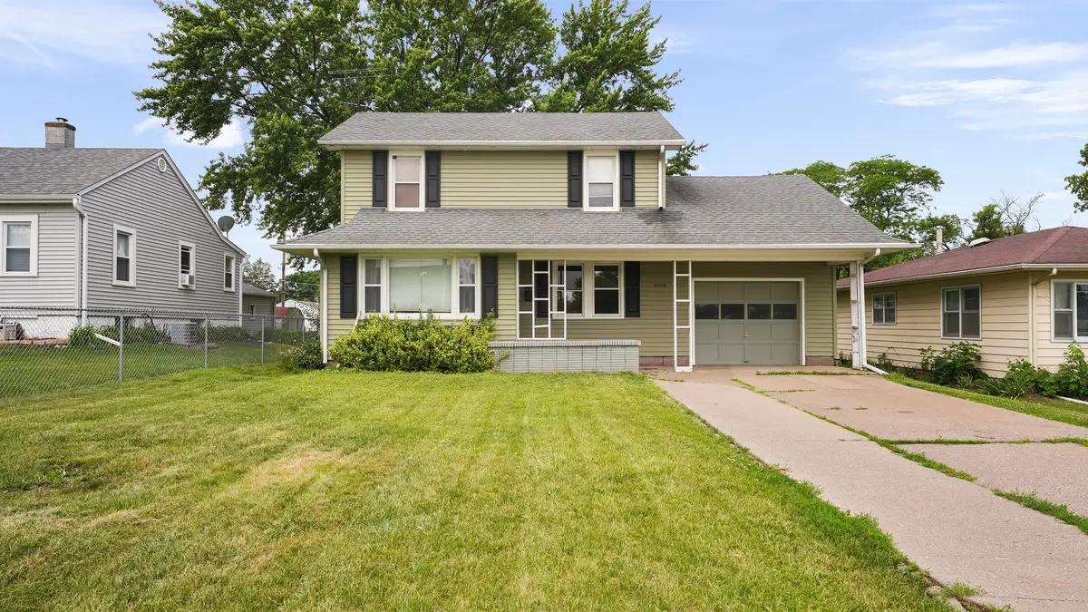 2418 Washington Street, Davenport, IA 52804 - #1