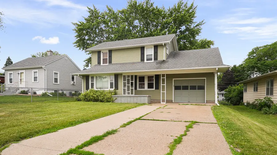 2418 Washington Street, Davenport, IA 52804 - #2