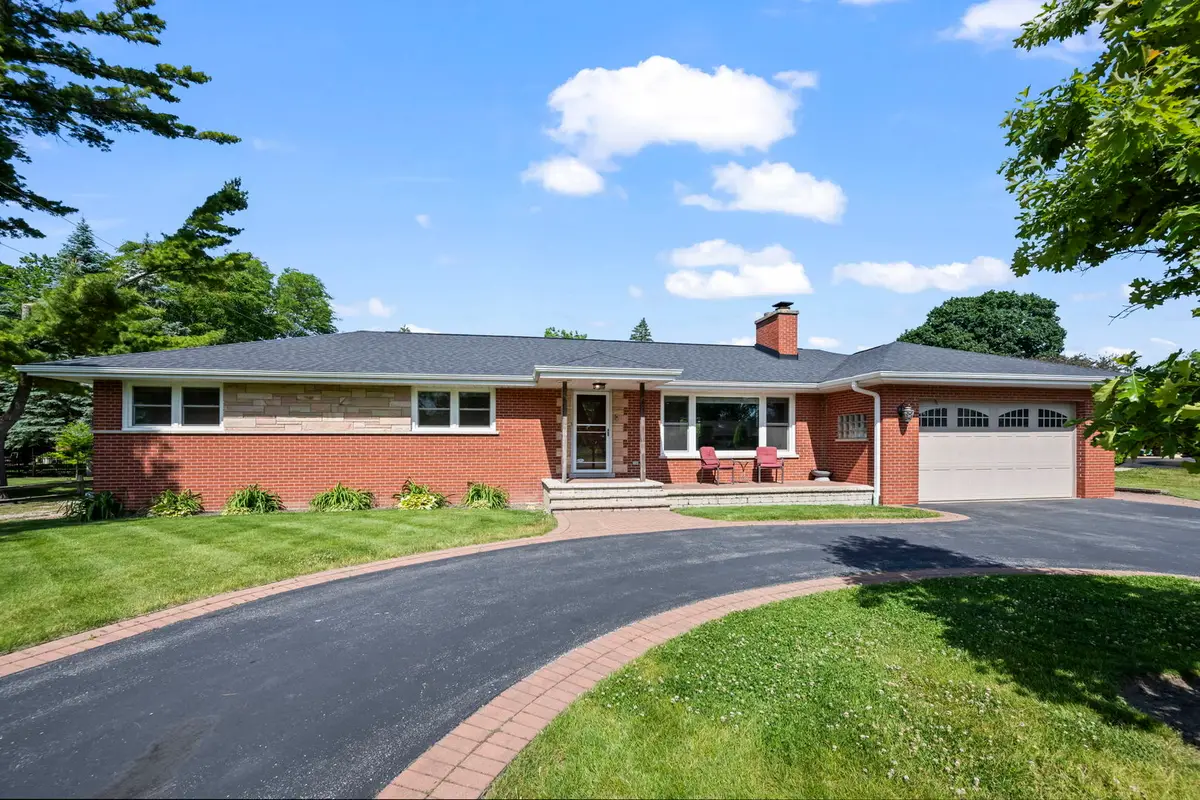 4 Garden Court, Prospect Heights, IL 60070 - #1