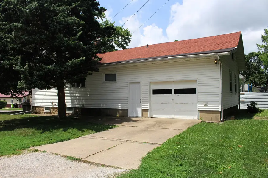 426 S Clinton Street, Clinton, IL 61727 - #3