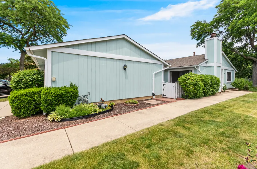 21 Wake Robin Court, Woodridge, IL 60517 - #2