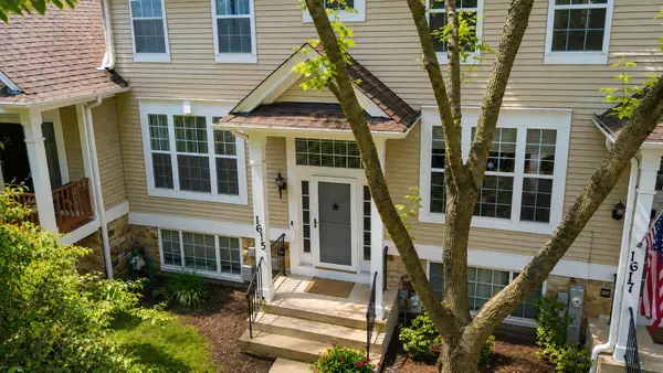 1615 Fox Run Drive, Arlington Heights, IL 60004
