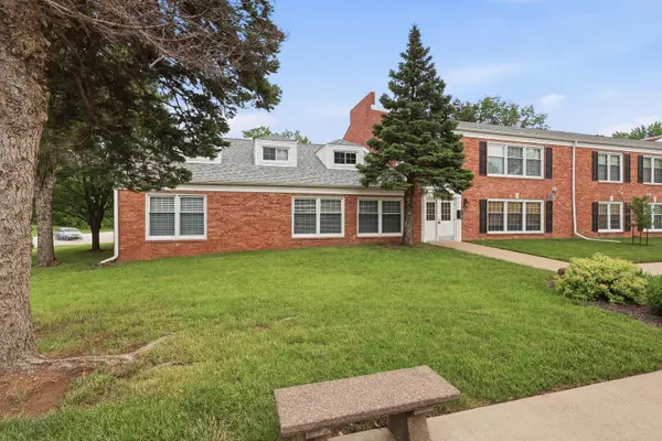3215 E Locust Street #B2-76, Davenport, IA 52803