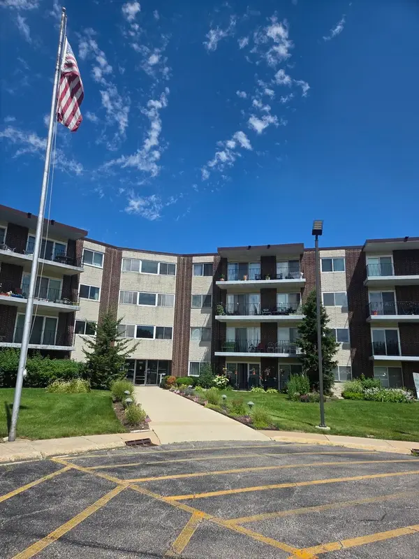 5540 Walnut Avenue #33A, Downers Grove, IL 60515