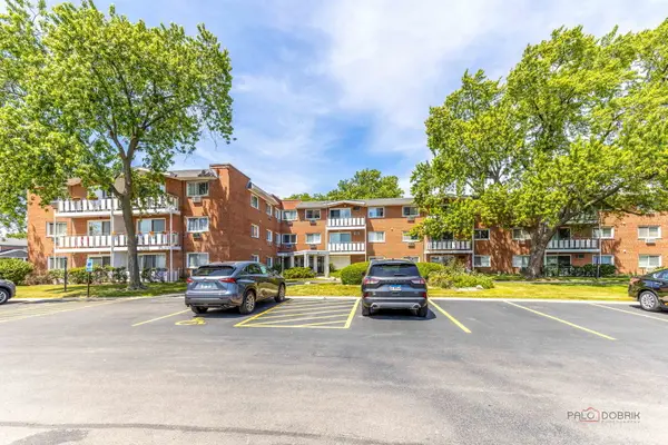 25 E Palatine Road #309, Arlington Heights, IL 60004