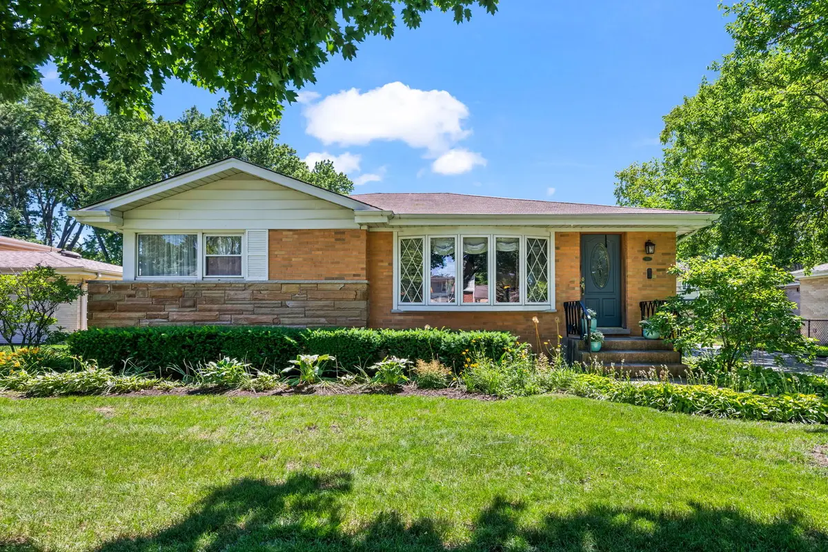 705 N Drury Lane, Arlington Heights, IL 60004 - #1