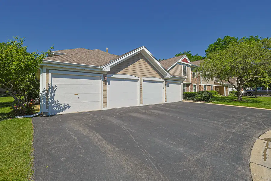 220 Oak Knoll Court #B2, Schaumburg, IL 60193 - #2