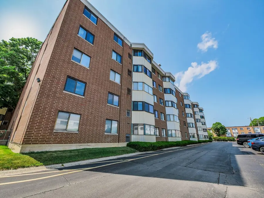 5500 Lincoln Avenue #414E, Morton Grove, IL 60053 - #3