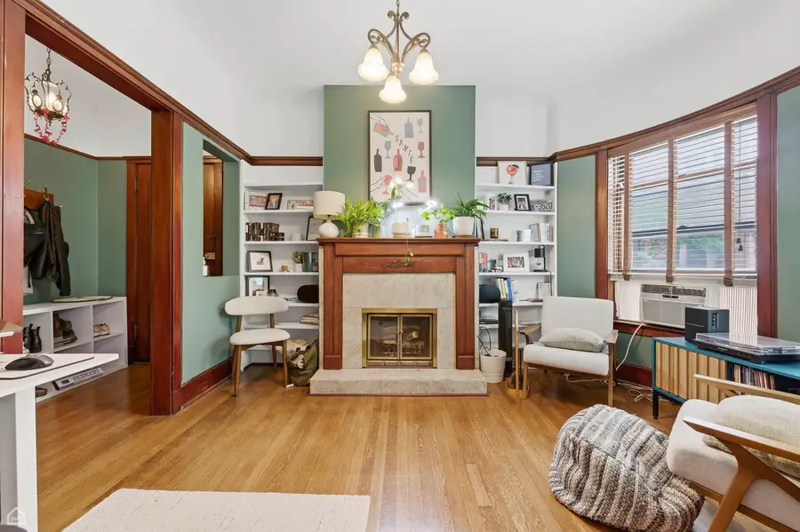 627 W Barry Avenue #1C, Chicago, IL 60657 - #2