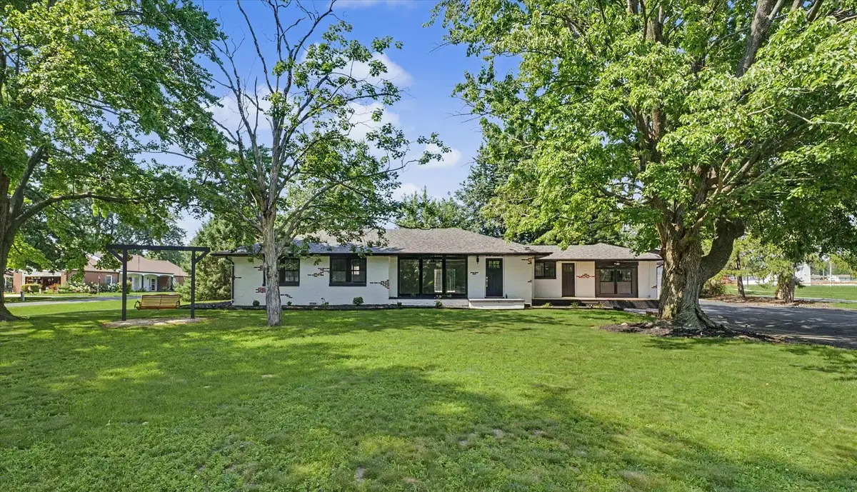 Address Withheld By Seller, Mahomet, IL 61853 - #1