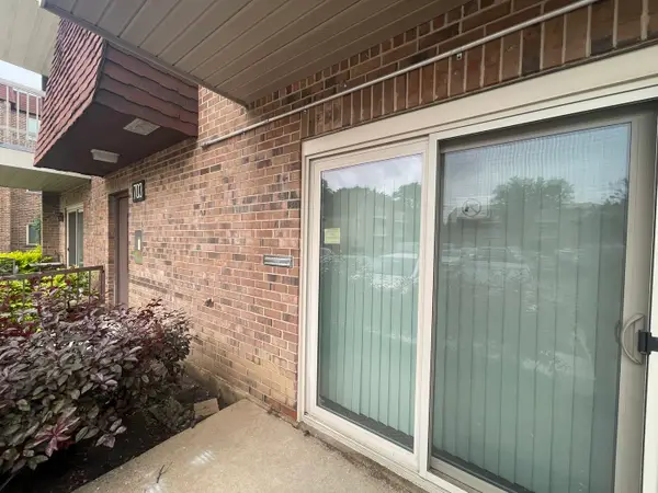 703 W Central Road #A2, Mount Prospect, IL 60056