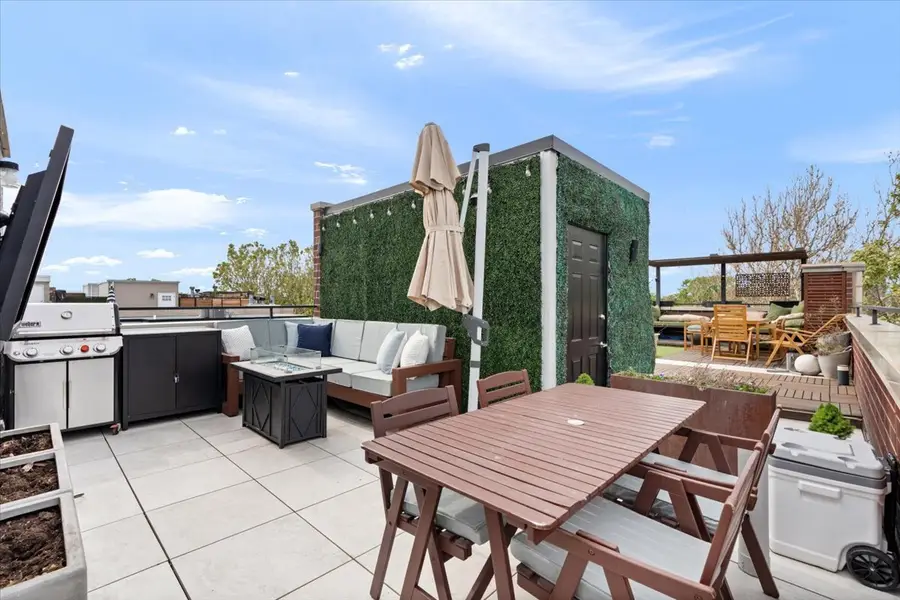 821 W Roscoe Street #3, Chicago, IL 60657 - #3