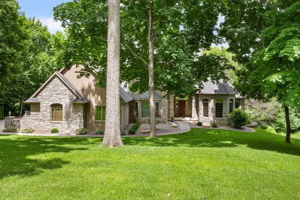 2296 Forest Reed Place, Le Claire, IA 52753