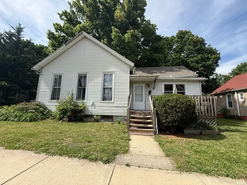 815 W Mill Street, Bloomington, IL 61701 - #1