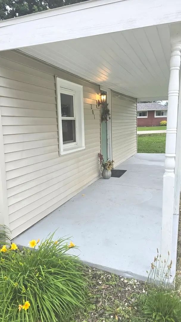 201 4th Street, Colona, IL 61241 - #2