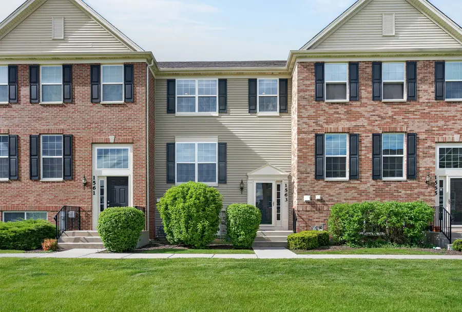 1563 Deer Pointe Drive, South Elgin, IL 60177 - #2