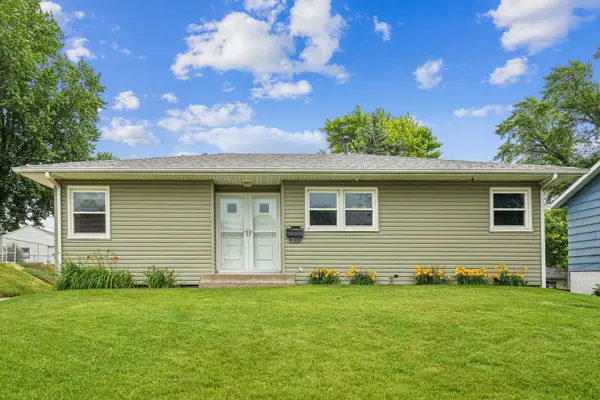 2833 Magnolia Drive, Bettendorf, IA 52722