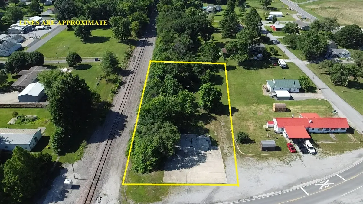 208 E Main Street, Waltonville, IL 62894 - #1