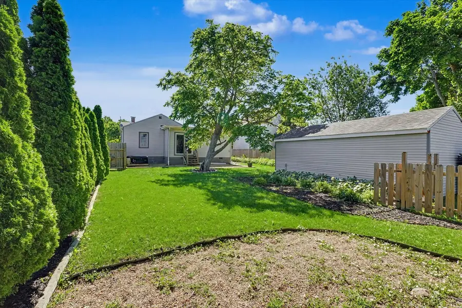 609 S Sangamon Avenue, Gibson City, IL 60936 - #3