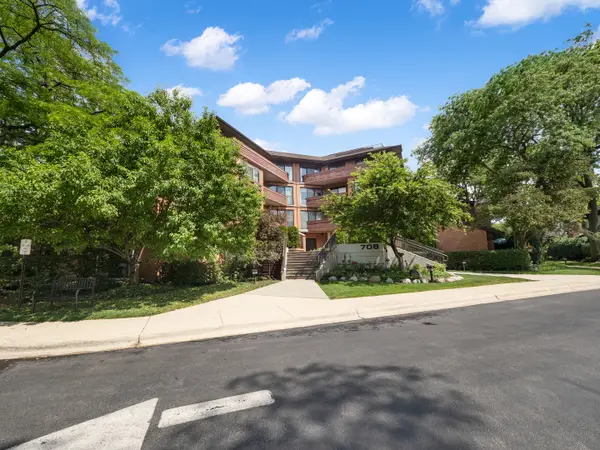 706 Waukegan Road #C-203, Glenview, IL 60025