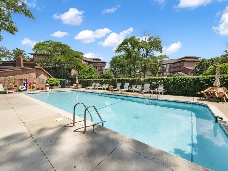 706 Waukegan Road #C-203, Glenview, IL 60025 - #3